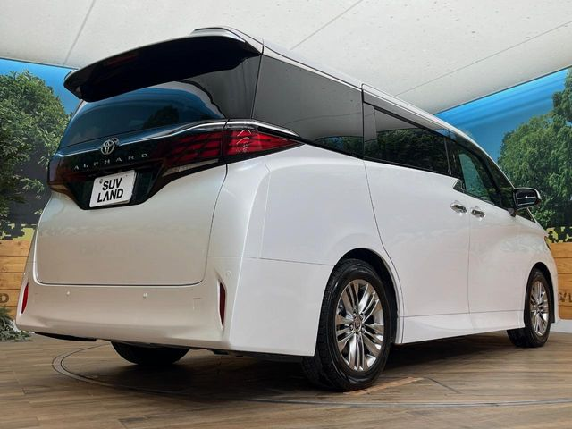 アルファードの後ろ姿