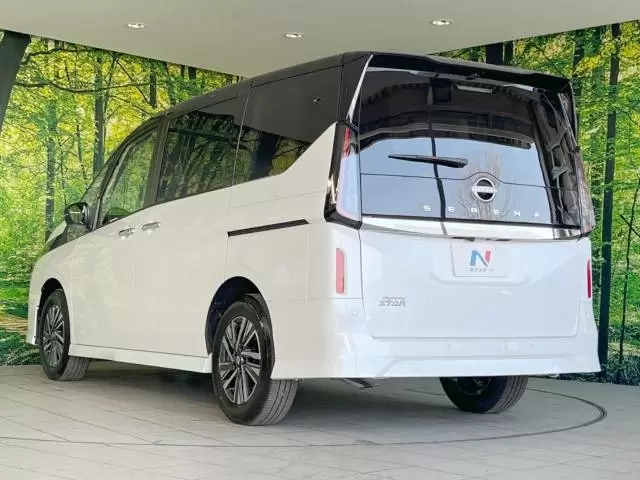 セレナの後ろ姿