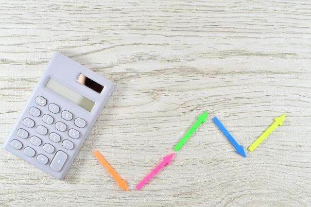 電卓と上下する矢印