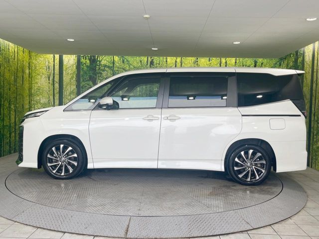 ヴォクシーのサイドビュー