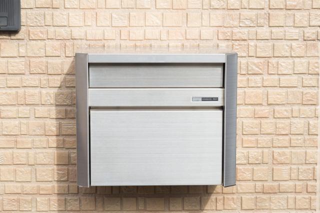 シルバーのポスト