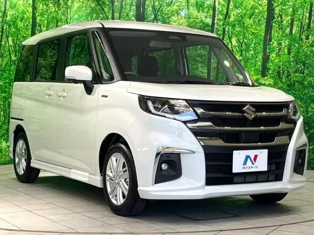 スズキ ソリオ ハイブリッドMZのフロントビュー