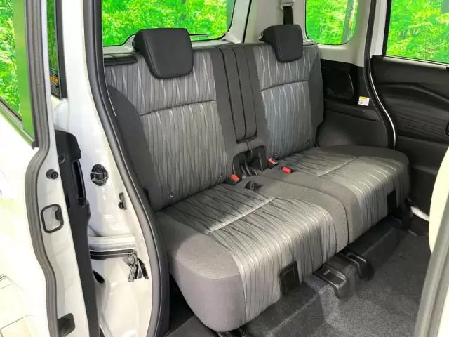 スズキ ソリオ ハイブリッドMZのリアシート