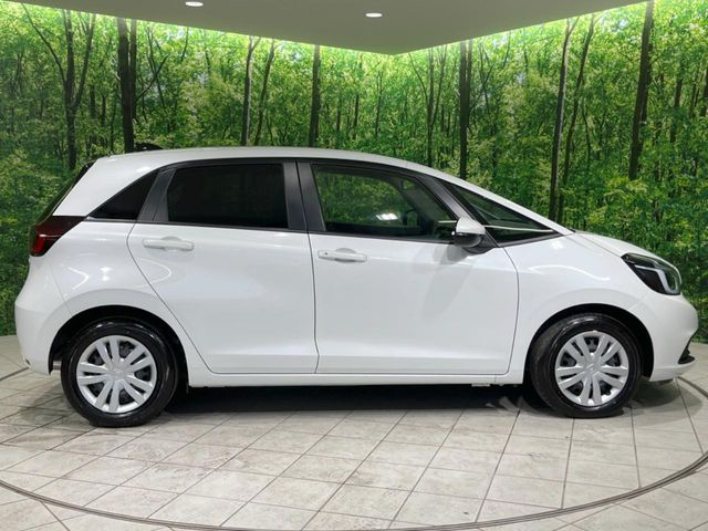 ホンダ フィット e:HEV ホームのサイドビュー