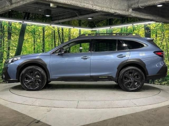 ワゴンスタイルのSUVのサイドビュー