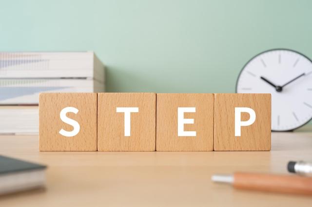 STEPと書かれた積み木