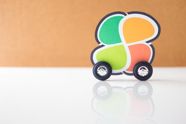 タイヤがついた高齢者マーク