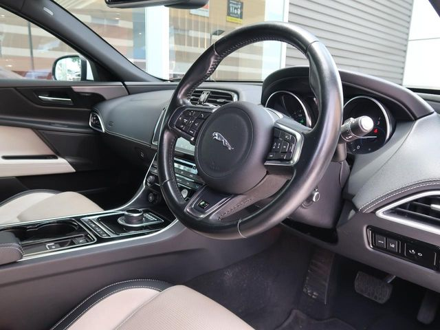 ジャガーXEの魅力は？歴史や特徴・ラインアップ・売買価格を詳しく紹介