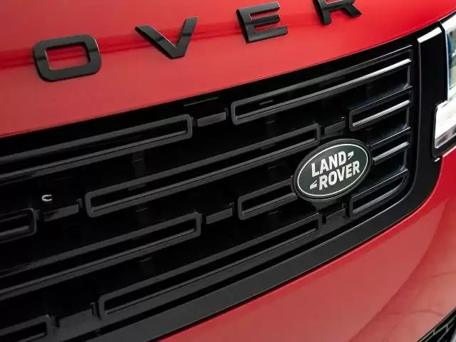 レンジローバースポーツの歴史と特徴は？魅力や新車・中古車価格を紹介