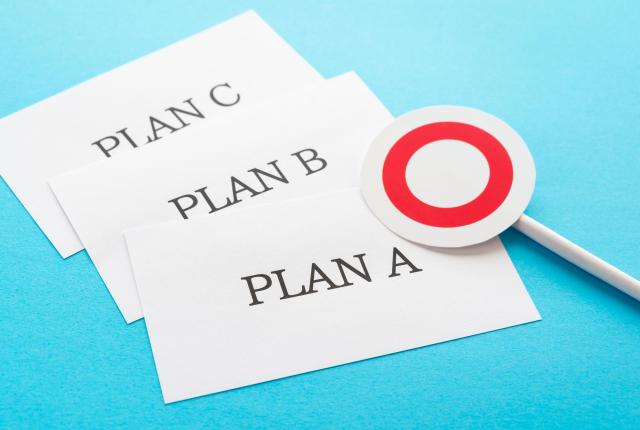 PLAN　ABCと書かれたカードと丸を示すプレート