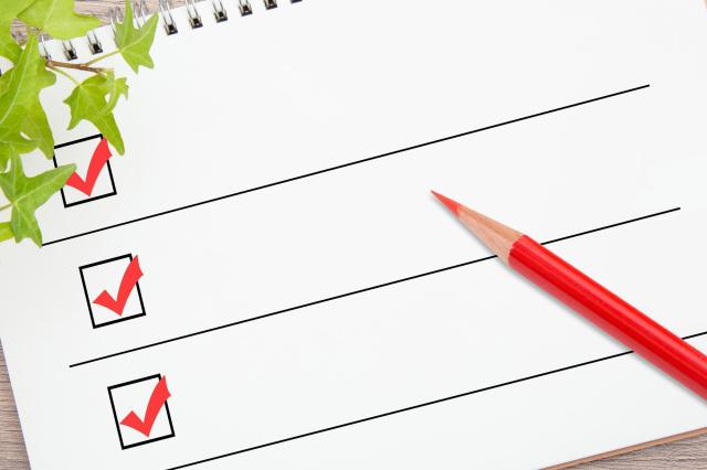 チェックリストと赤鉛筆