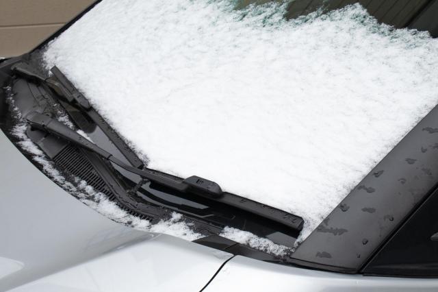 フロントガラスに積もった雪