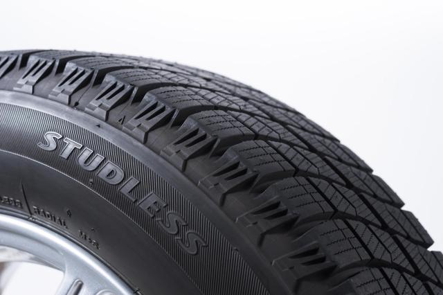 スタッドレスタイヤ