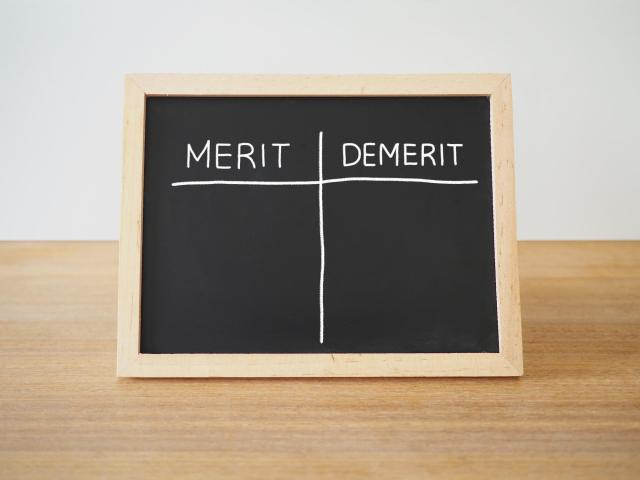 MERIT・DEMERITと書かれた黒板