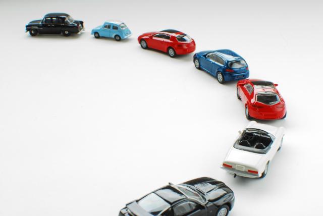 一列に並んだミニカー