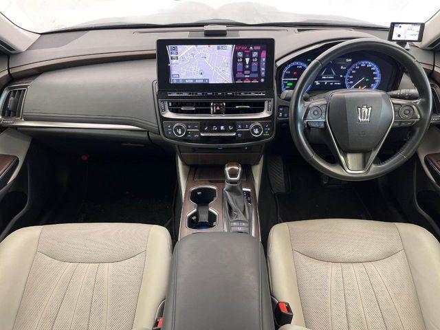 クラウンハイブリッド完全ガイド:200系から220系まで年式別特徴と中古車価格相場