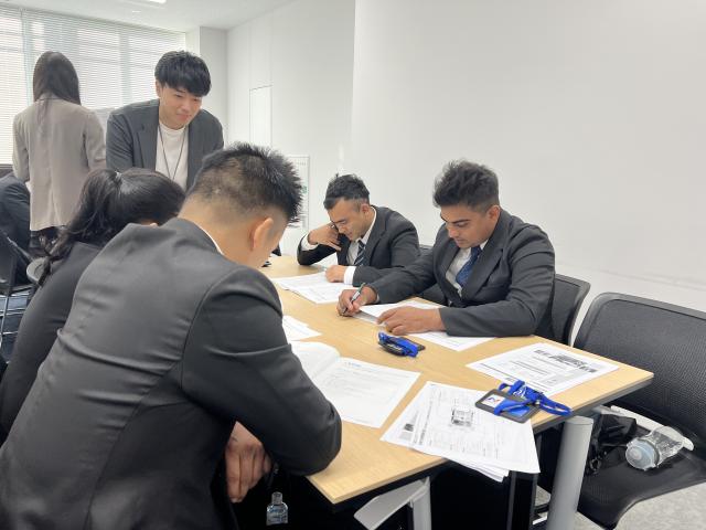 入社半年を迎えた新卒社員がさらなる成長へ!2025年新卒社員を対象にマナー研修を実施しました。