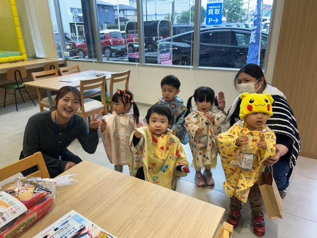 仮装した園児たちがネクステージ３店舗に来店！ハロウィンイベントに協賛しました