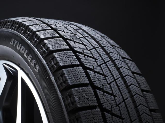 冬タイヤの適正空気圧は夏タイヤと異なる?不適切な場合のリスクも解説!
