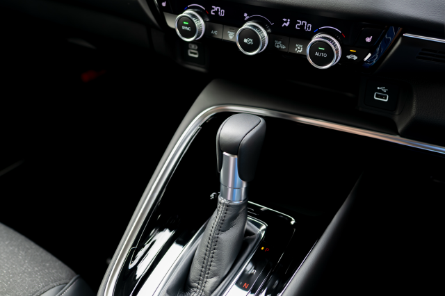 AT車のシフトレバー