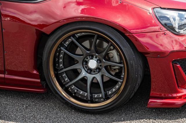 タイヤ・ホイールのカスタマイズやビス留めフェンダーのイメージ