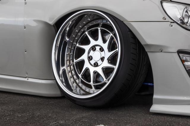 車検に合格できる改造車のアルミホイールのイメージ