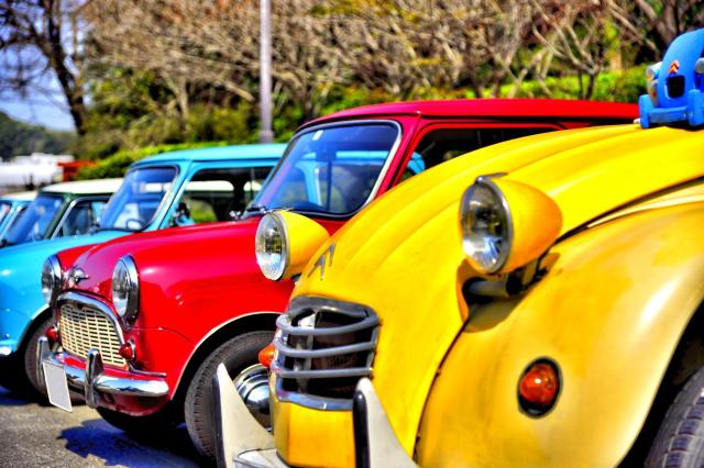 色とりどりのクラシックカー