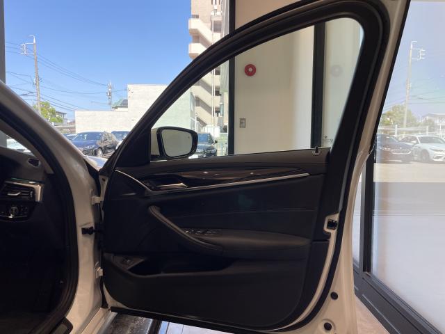 ＢＭＷ ５シリーズ ５２３ｄ ｘＤｒｉｖｅ ラグジュアリー 2.2万Km 400.0万円 2022年式[200]の中古車詳細(愛知県)