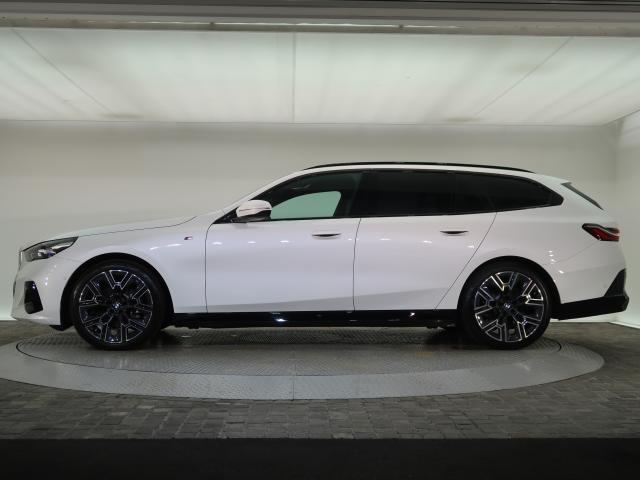 ＢＭＷ ５シリーズ ５２３ｄ ｘＤｒｉｖｅツーリング Ｍスポーツ 0.7万Km 674.8万円 2025年式[852]の中古車詳細(愛知県)
