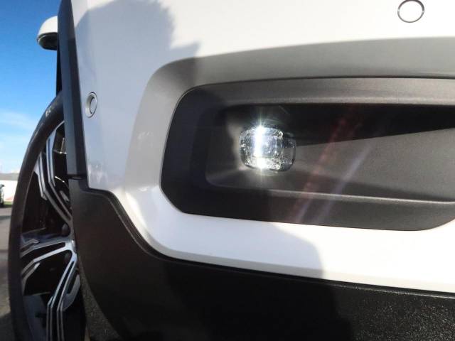 ボルボ ＸＣ４０ Ｂ４ ＡＷＤ インスクリプション 0.82万Km 4,759,000 