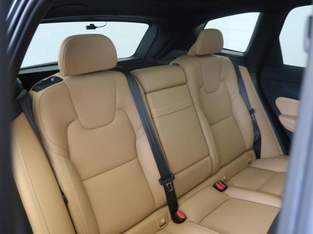 ボルボ ｘｃ６０ ｂ５ ａｗｄ インスクリプション 2 87万km 5 799 000円 3 大阪府のボルボ カー 香里園