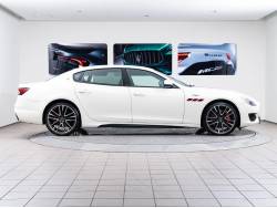 クアトロポルテ トロフェオの中古車画像