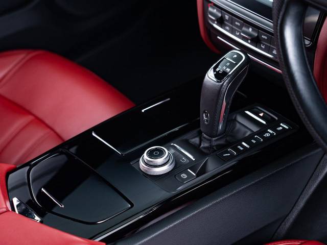 マセラティ クアトロポルテ Ｓ グランスポーツ 2.2万Km 749.9万円(愛知県)[943]の中古車詳細