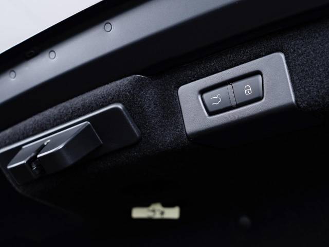 マセラティ クアトロポルテ Ｓ グランスポーツ 2.2万Km 749.9万円(愛知県)[943]の中古車詳細