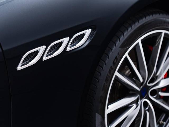 マセラティ クアトロポルテ Ｓ グランスポーツ 2.2万Km 749.9万円(愛知県)[943]の中古車詳細