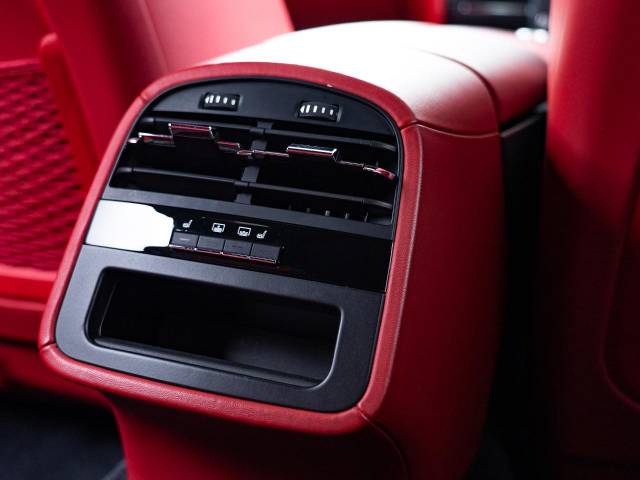 マセラティ クアトロポルテ Ｓ グランスポーツ 2.2万Km 749.9万円(愛知県)[943]の中古車詳細