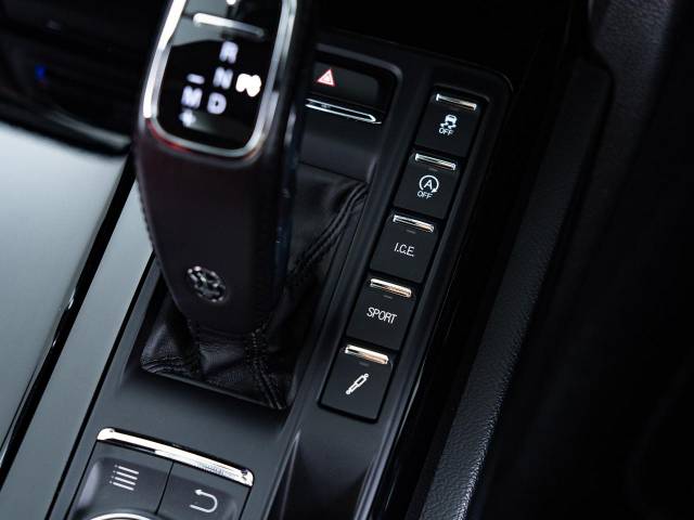 マセラティ クアトロポルテ Ｓ グランスポーツ 2.2万Km 749.9万円(愛知県)[943]の中古車詳細