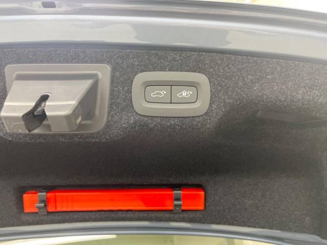 ボルボ Ｓ９０ Ｔ５ モメンタム 0.3万Km (大阪府)[453]の中古車詳細