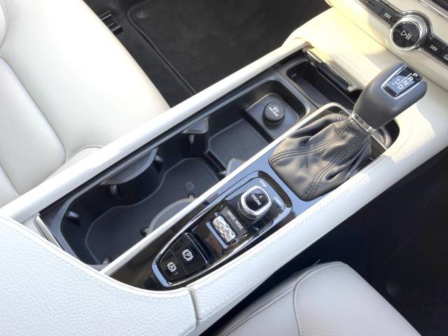 ボルボ Ｓ９０ Ｔ５ モメンタム 0.3万Km (大阪府)[453]の中古車詳細