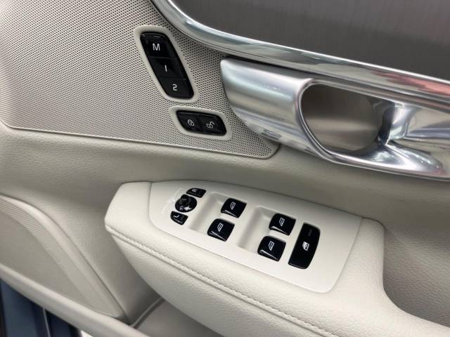 ボルボ Ｓ９０ Ｔ５ モメンタム 0.3万Km (大阪府)[453]の中古車詳細