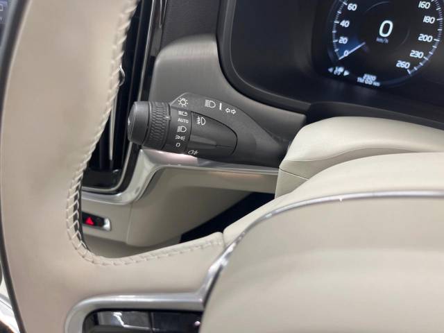 ボルボ Ｓ９０ Ｔ５ モメンタム 0.3万Km (大阪府)[453]の中古車詳細