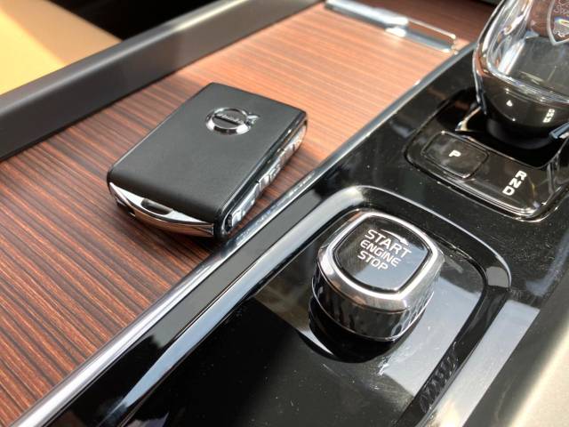 ボルボ Ｓ６０ アルティメット Ｂ４ 30Km (神奈川県)[317]の中古車詳細