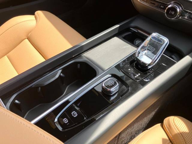 ボルボ Ｓ６０ アルティメット Ｂ４ 30Km (神奈川県)[317]の中古車詳細