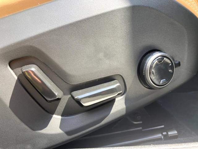 ボルボ Ｓ６０ アルティメット Ｂ４ 30Km (神奈川県)[317]の中古車詳細