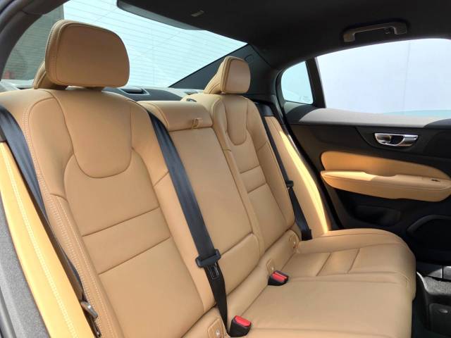 ボルボ Ｓ６０ アルティメット Ｂ４ 30Km (神奈川県)[317]の中古車詳細