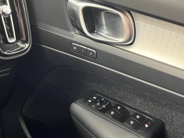 ボルボ ＸＣ４０ Ｔ４ モメンタム 2.8万Km (大阪府)[507]の中古車詳細
