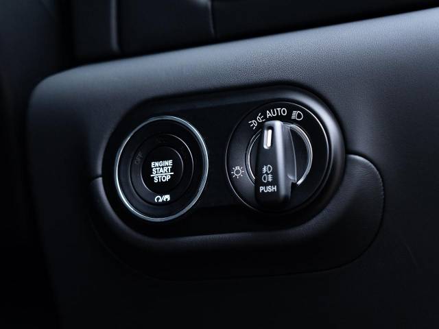 マセラティ レヴァンテ ＧＴハイブリッド 0.7万Km 799.3万円(東京都)[614]の中古車詳細