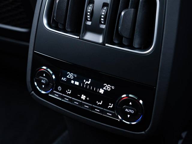 マセラティ レヴァンテ ＧＴハイブリッド 0.7万Km 799.3万円(東京都)[614]の中古車詳細