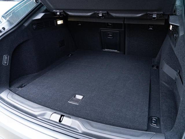 マセラティ レヴァンテ ＧＴハイブリッド 0.7万Km 799.3万円(東京都)[614]の中古車詳細