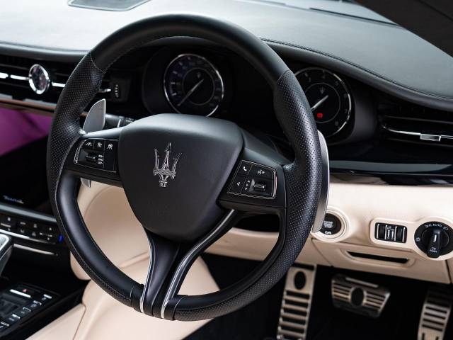 マセラティ クアトロポルテ モデナ 0.5万Km 1,390.3万円 2022年式[111]の中古車詳細(東京都)